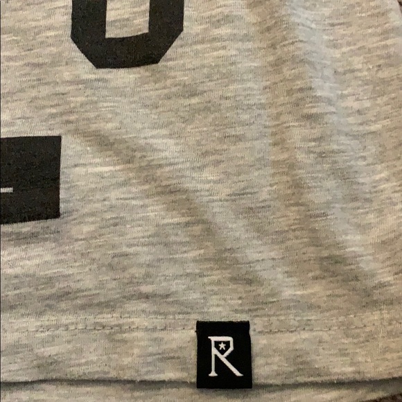 V-neck Tee Routine Baseball - Picture 2 of 3